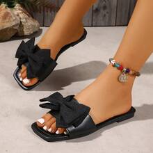 1 đôi sandal nữ đế bằng mũi vuông có nơ, kiểu dáng thoải mái, dễ mang. - màu đen - Xem 6