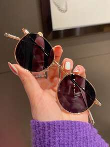 1 chiếc kính thời trang nữ gọng tròn nhỏ bằng kim loại màu đen, kiểu dáng retro, phù hợp để đeo hàng ngày và chụp ảnh đường phố. - Tro vàng - Xem 1