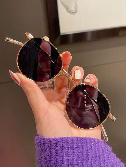 1副女士休闲复古金属圆形小框黑色时尚眼镜，适合日常佩戴和街拍