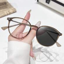 Ultra-Light Oval Frame Photochromic Glasses For Women, Slimming Effect Without Makeup, Large Frame Plain Glasses, Korean Fashion Photochromic Glasses - 亮黑銀框-變灰 - 查看 10