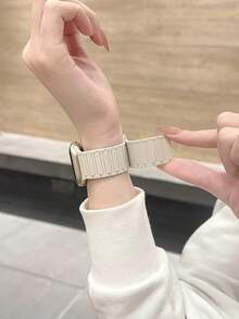 1条男女通用硅胶磁吸表带，兼容表带，兼容 Series 38mm、40mm、41mm、42mm、44mm、45mm、46mm、49mm - Series Ultra/11/10/9/SE/8/7/6/5/4/3/2/1 - 星光色 - 查看 3