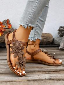 Sandal nữ họa tiết hoa - Thân giày bằng chất liệu tổng hợp màu trơn, mũi hở, quai cổ chân có thể điều chỉnh, gót thấp và đế cao su chống trượt, phù hợp với trang phục mùa hè thường ngày, sandal nữ, giày đi biển. - Lạc đà - Xem 7