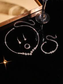四件套女士简约时尚水滴吊坠项链耳环手链戒指水钻首饰套装，新娘伴娘婚礼首饰，闪亮派对礼物 - 白色 - 查看 4