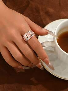 1 chiếc nhẫn đính hôn sang trọng, đính đá Zirconia, kiểu dáng cao cấp, thanh lịch dành cho nữ. - Nhẫn zircon - Xem 7