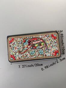 这款女士长款钱包，饰有闪亮串珠，可作晚宴手拿包使用。大容量设计，可收纳手机、现金、钥匙等小物件。多个卡槽方便整理不同卡片。采用优质PU材质，触感柔软。精致的串珠大象图案，尽显高端品质。 - 彩色 - 查看 11