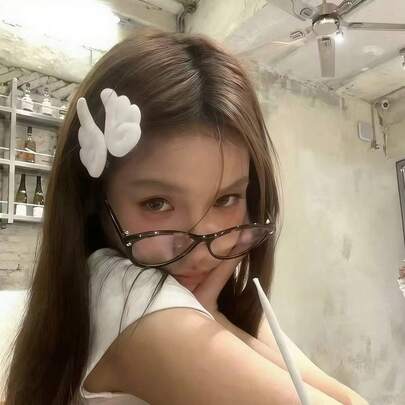 2个天使翅膀发夹，可爱卡哇伊风格，类似设计