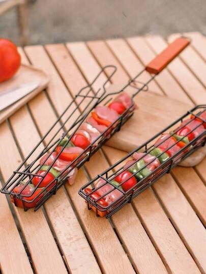 1/2 יחידות סל גריל נון-סטיק, מתלה צלייה חזק מחוטי מתכת שחורה עם ידית עץ עמידה בחום, מבנה נגד חלודה, מושלם לצליית שיפודים, שרימפס, בשר, ירקות, אידיאלי לקמפינג בחוץ, פיקניקים, מסיבות ברביקיו, צלייה בחצר האחורית, בישולים בקיץ, התכנסויות חג, מונע נפילת מזון ומבטיח בישול אחיד, קל לניקוי ואחסון