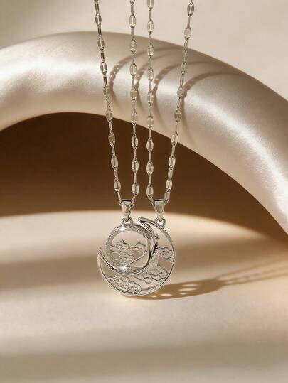 一对时尚奢华情侣日月项链，银色双链，可单独佩戴或叠戴，适合日常佩戴，情人节、表白纪念日、生日等场合送给女友的礼物