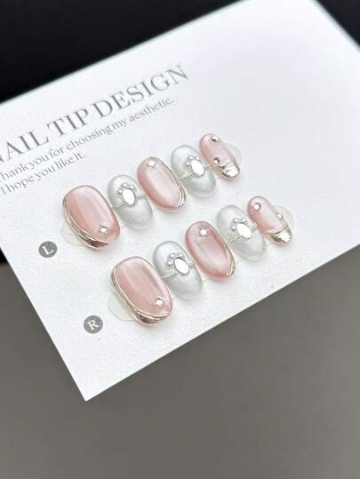 10 Pieces Of Purely Handmade Wearable Nail Tips, Short Oval-Shaped Nail Type With Press-On Fake Nails, Featuring An Elegant And Sweet Style. The Nails Are Hand-Painted With Icy Translucent Nude Pink Chasing Light Cat-Eye And Gray-White Cat-Eye Effects. The Nail Surfaces Are Adorned With Sparkling Rhinestones And Round Bead Chain Decorations, Adding A Three-Dimensional And Exquisite Touch.