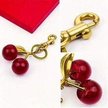 1pc Chic Cherry Keychain With Sparkling Resin Pendant - Alloy, Customizable C-Hook Closure For Women's Wallets & Bags ,Ideal Gift For Family, Friends, And Couples Valentine's Day Gift Valentines - 紅色 - 查看 6