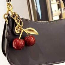 1pc Chic Cherry Keychain With Sparkling Resin Pendant - Alloy, Customizable C-Hook Closure For Women's Wallets & Bags ,Ideal Gift For Family, Friends, And Couples Valentine's Day Gift Valentines - 紅色 - 查看 5