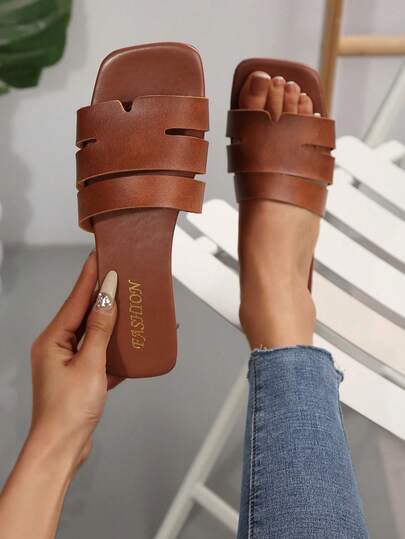 新款加大码女士舒适简约方头镂空平底拖鞋凉鞋，休闲时尚户外沙滩风夏季鞋