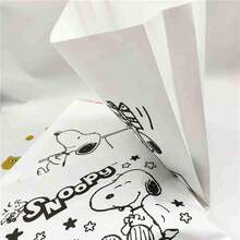 SNOOPY 2026新款花生漫画史努比卡通纸袋套装（2个/套）！融合日韩风格和欧美设计，可爱的狗狗涂鸦搭配趣味英文印花，外观高档。采用优质牛皮纸制成，坚固耐用，可用作礼品袋或配件袋。 - 彩色 - 查看 3