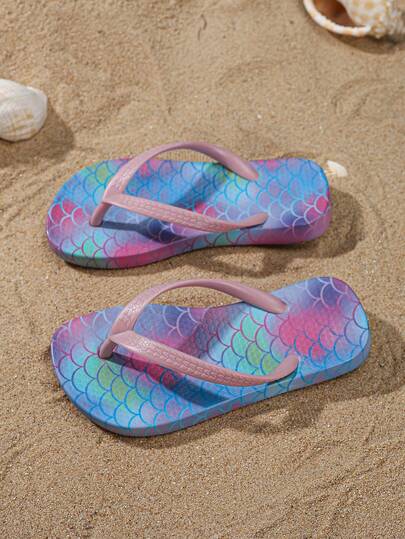1双女童舒适、时尚、轻便、色彩缤纷的美人鱼鳞片印花拖鞋，室内/室外皆可穿着，人字拖