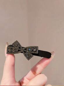 4 st lyxiga retro hårspännen i sammet med rosett och strass, grå exklusiva luggspännen och sidospännen för kvinnor (inget kort) - 4 st svarta hårnålar - Visa 3