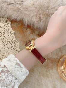 1 buah Jam Tangan Quartz Minimalis Persegi Panjang Wanita dengan Tali Hitam/Cokelat/Hijau - Merah - View 5