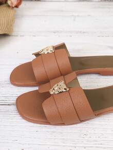 Sandal đế bằng da PU khoét lỗ mũi vuông họa tiết da báo màu trơn dành cho nữ, kiểu dáng thanh lịch, năng động, gợi cảm, thích hợp cho kỳ nghỉ hè. - màu nâu - Xem 3