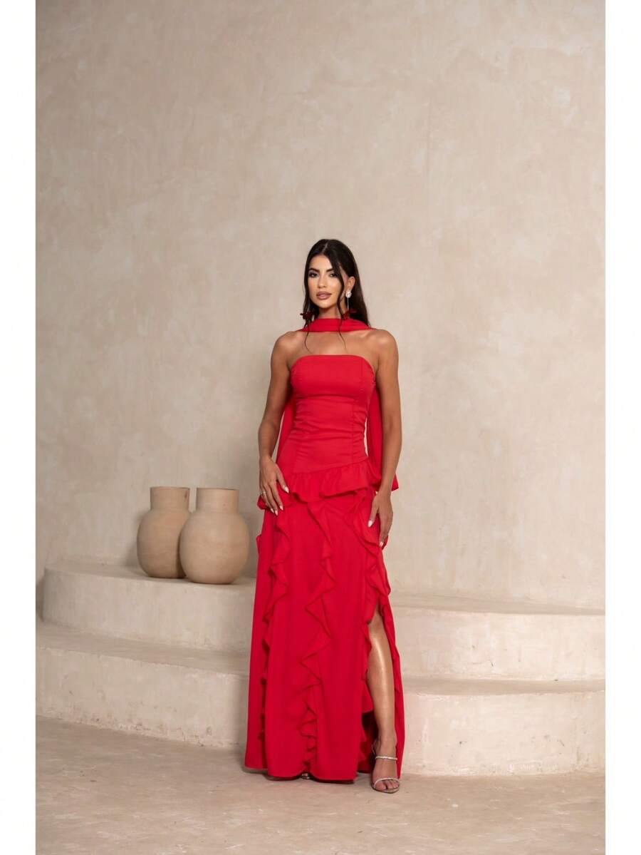 Long, Flowing Chiffon Bridesmaid Dress With Elegant Cape Overlay. - 紅色 - 查看 1