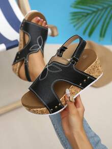2025夏季新款欧美时尚双扣铆钉装饰休闲加大码坡跟厚底凉鞋 - 黑色 - 查看 5