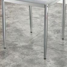 Set med fyra vita matstolar, klädsel i diamantmönster i konstläder, metallben, modern stil för kök, vardagsrum, café och hemmakontor. - Ljusgrå - Visa 10