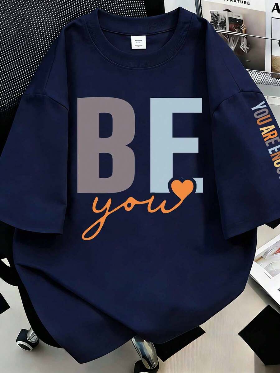 大尺碼女款極簡 BE YOU, YOU ARE ENOUGH 字母印花T恤,短袖T恤,畢業季,春夏休閒穿搭 - 藏蓝色 - 查看 1