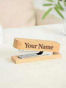 Nội dung văn bản tùy chỉnh LOGO Tạm biệt những món quà nhàm chán, chiếc dập ghim gỗ tùy chỉnh này cho phép khắc tên người nhận và thông điệp chân thành của bạn lên gỗ. Hãy tặng nó cho đồng nghiệp, bạn bè thân thiết và để mỗi khoảnh khắc dập ghim trở thành thời điểm thể hiện tình cảm của bạn. Thiết thực nhưng đầy ý nghĩa, mãi mãi bên nhau. - Nhiều màu - Xem 4