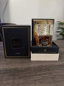 Lattafa Khamrah Eau De Parfum For Unisex – 3.4 Oz | Warm Spicy Cinnamon, Dates & Vanilla With Amberwood, Long Lasting Evening Fragrance - 花卉印花 - 查看 3