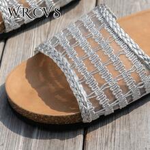 WRCVS Sandalias planas tejidas plateadas para mujer, chanclas de una tira hueca y transpirable, zapatos de playa con suela de corcho antideslizante, calzado de estilo bohemio para vacaciones - Plateado - Ver 6