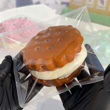 奶油夹心仿真饼干 | 柔软、有弹性的TPR材质，可挤压，适合作为生日、圣诞节、情人节、复活节礼物 | 高性价比 - 彩色 - 查看 3