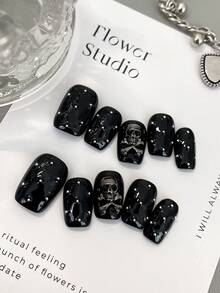 一套深色系、甜美又酷炫的纯色辣妹风短指甲，涩谷Y2K手工贴片，高端简约气质，适合派对、生日、聚会等各种场合。 - 黑色 - 查看 10