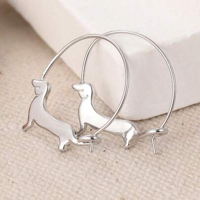 A Delicate And Compact Sausage-Shaped Earring, Very Suitable For Wearing At Holiday Gatherings. A Beautiful Jewelry Earring Suitable For The Perfect Woman To Wear.
