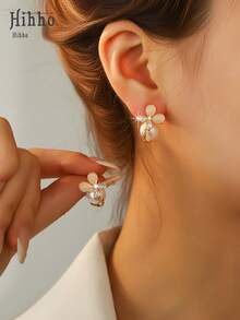Hihho 一对花朵珍珠锆石耳钉，搭配猫眼石吊坠，柔美空灵，通勤风格 - 珍珠花朵耳環 - 查看 2