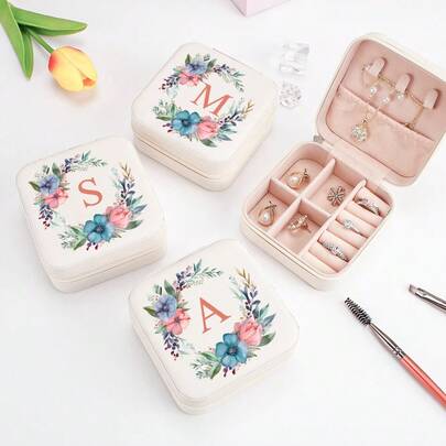 1个仿皮首饰盒，拉链封口 - 防水轻便，非常适合旅行收纳，饰有花卉图案和26个字母，配有可拆卸项链展示架，以及戒指和耳环隔层 - 一份优雅的礼物