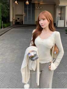 新款春夏V领蕾丝边修身针织打底衫 - 白色 - 查看 6