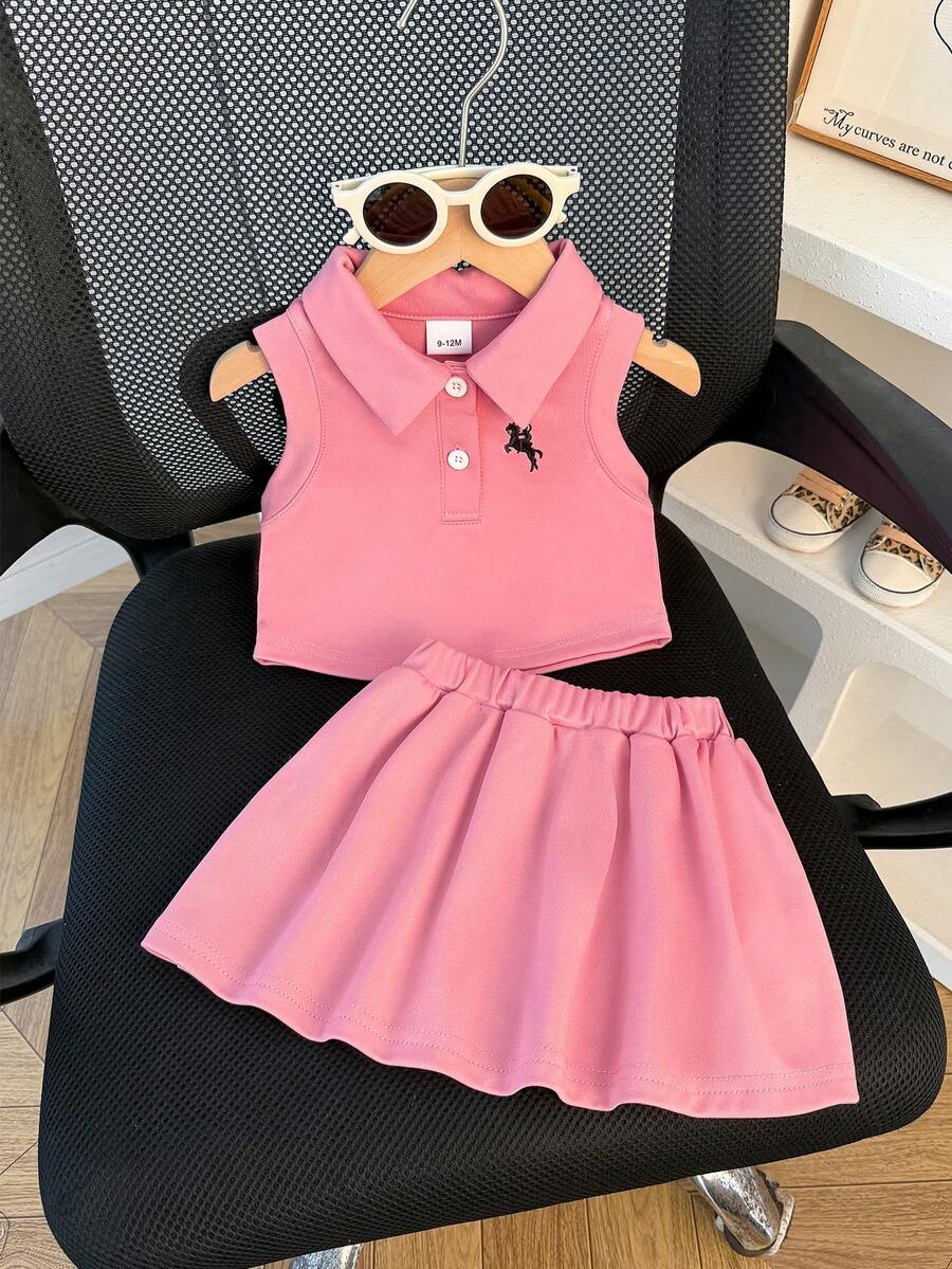 女婴夏季时尚甜美学院风马绣领背心套装,包含一件上衣和一条配套百褶裙,适合日常、户外、上学、通勤、度假、街拍等场合。 - 西瓜粉 - 查看 1
