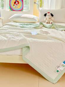 Soft Quilted Waffle Blanket, Moisture-Wicking & Breathable, Lightweight Summer Quilt, Fashionable Printed Comforter, Filled With Feather-Soft Cotton. Healthy Dyed, Water-Resistant, Waffle Fabric Washed Crafted, Soft & Skin-Friendly, Suitable For Nude Sleeping, Home & Bedroom Decor, 100% Polyester Material, Wedding Supplies, Valentine's Day Home & Bedroom Decor, Easter Gifts, Mother's Day Gifts, Suitable For All Seasons - White and Green - View 5