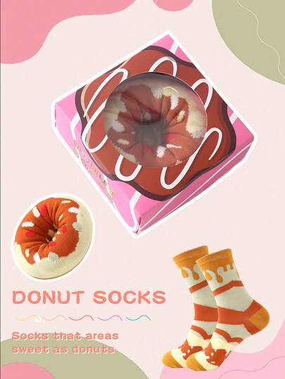 Một đôi tất dài đến bắp chân nhiều màu sắc, giá cả phải chăng, có kiểu dáng đôi dành cho nam và nữ, được đóng gói trong hộp quà. Tất mềm mại, độc đáo với họa tiết bánh donut và các thiết kế sáng tạo lấy cảm hứng từ thực phẩm, thoải mái và đa năng, hoàn hảo làm quà tặng sinh nhật, ngày Valentine, lễ Phục sinh, lễ hội, hẹn hò, họp mặt gia đình, tiệc tùng và các dịp lễ khác.