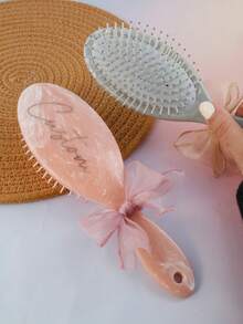 Cepillo de pelo ovalado con nombre personalizado, peine con cojín de estilo perla elegante para desenredar el cabello a diario en casa y de viaje con lazo, regalo personalizado para mujeres, amigas, mamá, artículo de belleza personalizable, regalo personalizado para cumpleaños, Día de la Madre, San Valentín, para el dormitorio, sala de estar - Estilo A - Ver 5