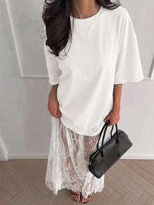 女士休闲蕾丝拼接短袖连衣裙（不含腰带），纯色休闲针织面料蕾丝拼接，适合夏季休闲、办公、约会、机场等场合穿着。裙长和尺寸可通过腰带调节。 - 白色 - 查看 6