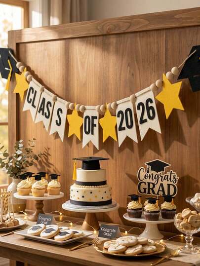 2026届毕业横幅，黑金三角旗，印有“2026届”字样，饰有毕业帽和星星图案，预组装高中/大学毕业派对用品，可用作拍照背景、壁炉装饰、墙面装饰，也适合作为2026届毕业派对礼物和装饰品。