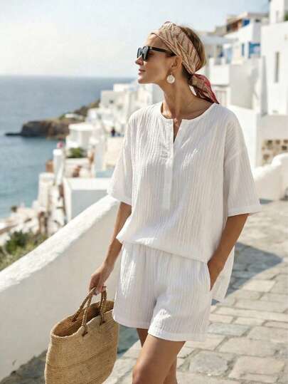 夏季休闲套装，柔软面料女士度假两件套，白色百搭休闲女装套装，宽松休闲上衣和短裤，清凉度假女士两件套，休闲女士度假外出套装