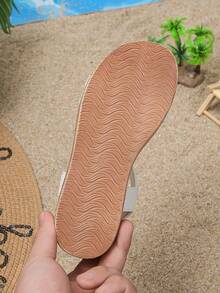 1 Pasang Sandal Selop Hak Wedges Platform Nyaman untuk Anak Perempuan, Cocok untuk Aktivitas Luar Ruangan, Sekolah, dan Pemakaian Sehari-hari di Musim Panas - Putih - View 7