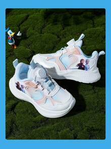 Disney 一双迪士尼冰雪奇缘授权联名儿童运动鞋，包含艾莎公主、安娜公主和阿伦黛尔公主款，适合日常穿着、假日运动和户外活动。鞋底舒适、防滑、耐用且透气。 - 粉色 - 查看 5