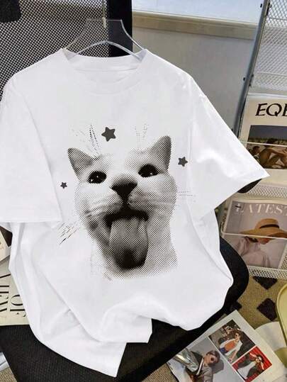 大码短袖圆领常规下摆猫咪印花T恤，采用高弹面料