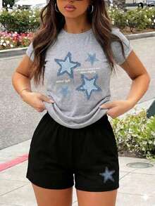 Conjunto Short y playera cuello redondo con estampado de estrellas en ambas piezas - Gris Claro - Ver 1