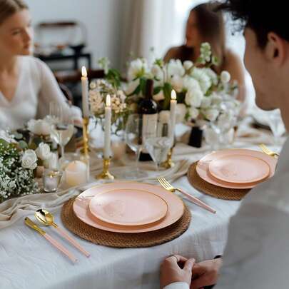7,5"/10,25" Assiettes réutilisables avec base rose et bordure dorée, élégantes pour le dessert, les pâtes, la pizza, le gâteau, la salade. Convient pour les rassemblements en extérieur, les fêtes, les anniversaires, les mariages et les jours fériés