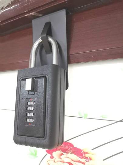 Móc khóa an ninh màu đen, thích hợp sử dụng với hộp đựng chìa khóa trên khung cửa.