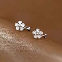 Sweet & Cool Style Heart Ear Clips – Light Luxury High-End Plain Hoop Earrings – Designer Star & Butterfly Studs For Women - Gold Daisy Earrings - View 6