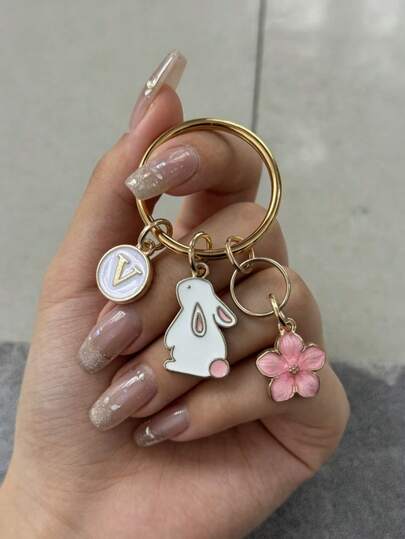 Individuell gestaltbarer Schlüsselanhänger mit Frühlings-Kirschblüten-Motiv, rosa Blumen-Hasen-Anhänger, waldfeenartiger Schlüsselring, unisex Autoschlüsselanhänger für Alltag und Feiertage