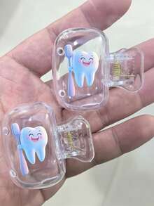 Bộ đựng bàn chải đánh răng 2D Flat, Tooth Guardian, thiết kế dễ thương, thích hợp mang theo khi đi du lịch và ở nhà, có nắp trong suốt, nhỏ gọn và di động, bảo vệ đầu bàn chải, có hai lỗ thoát nước và thông gió, lý tưởng cho gia đình, ký túc xá và khi di chuyển | Giá đỡ đầu bàn chải dễ thương để sắp xếp phòng tắm, lý tưởng cho gia đình và ký túc xá. - Nhiều màu - Xem 7